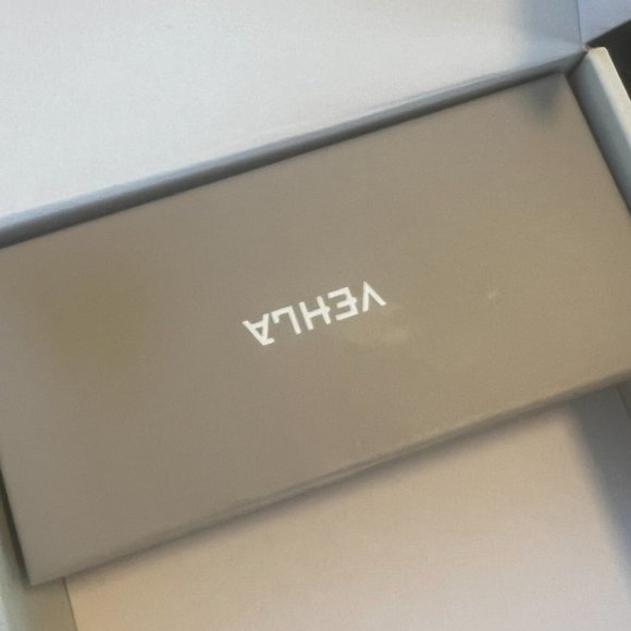 VEHLA INDI SUNNIES - BLACK/SMOKE BRAND NEW